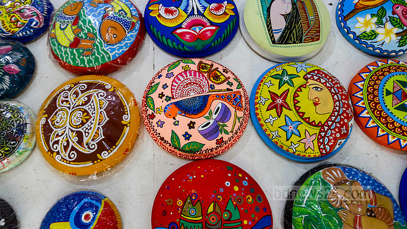 Students sort earthen lids at their stalls at Dhaka University’s Faculty of Fine Arts. Small lids are priced between Tk 200 and Tk 500, whereas large lids range from Tk 800 to Tk 2500, depending on the intricacy of the design. Photo: Mahmud Zaman Ovi