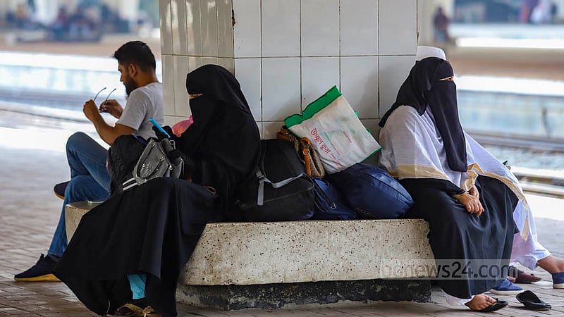 The Eid trips on trains began on Monday at Kamalapur Railway Station but scores of people show up on Tuesday, Apr 18, 2023 for trips.