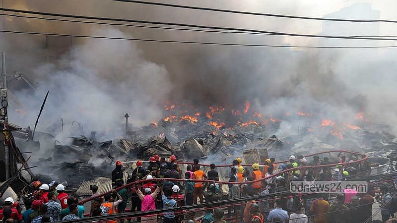 A devastating fire guts Dhaka’s Bangabazar, one of the largest clothing markets in Dhaka, on Tuesday, Apr 4, 2023. Photo: Asif Mahmud Ove