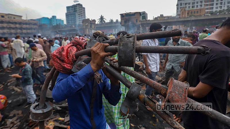 As soon as the fire at Bangabazar was extinguished, people began digging through the debris for iron and tin. Photo: Mahmud Zaman Ovi
