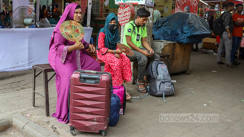 The rush of people embarking on Eid journeys home is lower than expected at Gabtoli Bus Terminal. Whatever reprieve the less pressure on transport is providing, the excessive heat is making up for those travelling home. Photo: Asif Mahmud Ove