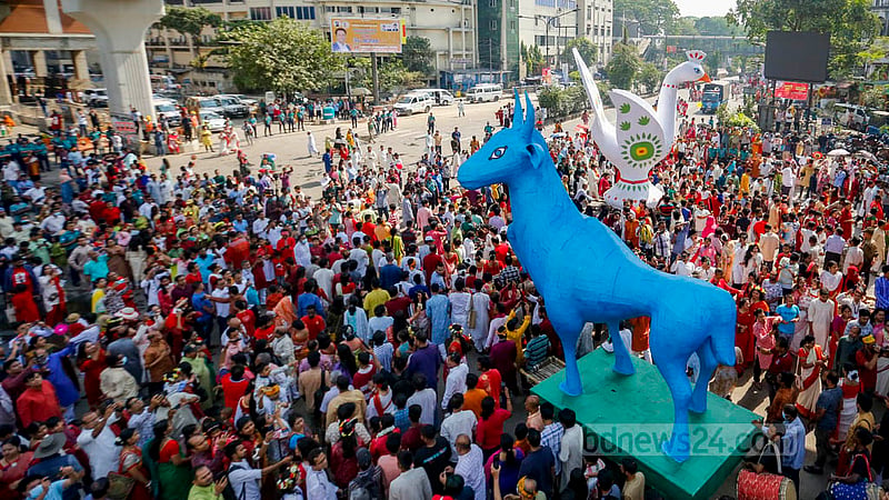 The Mangal Shobhajatra procession during Pahela Baishakh celebrations began at Dhaka University’s Faculty of Fine Arts. The participants marched to the Shahbagh intersection and returned to the same spot. Photo: Mahmud Zaman Ovi