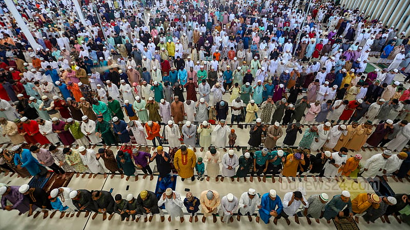 Baitul Mukarram National Mosque holds the first prayer congregation in the morning of Eid-ul-Fitr on Saturday, Apr 22, 2023. Photo: Mahmud Zaman Ovi