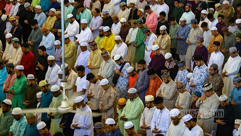 Muslim devotees attend the first prayer congregation at the Baitul Mukarram National Mosque on the morning of Eid-ul-Fitr on Saturday, Apr 22, 2023. Photo: Mahmud Zaman Ovi