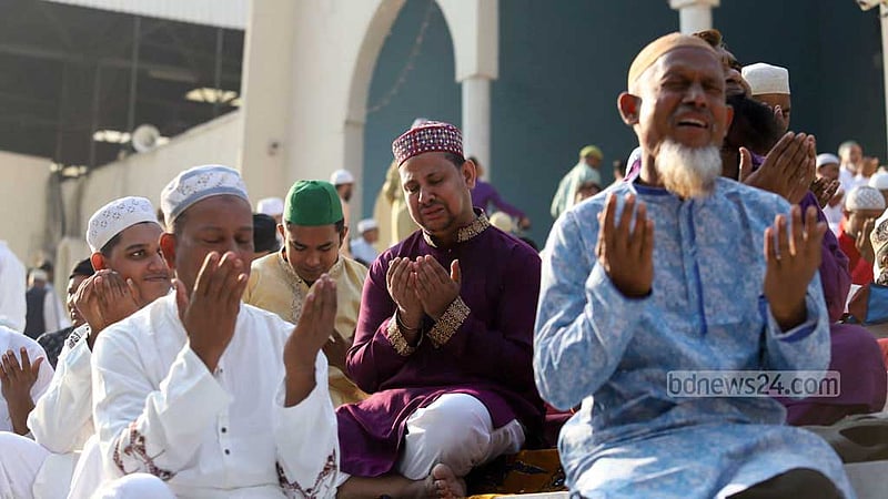 Muslims embrace each other after Eid prayer congregation at the Baitul Mukarram National Mosque on Saturday, Apr 22, 2023. Photo: Mahmud Zaman Ovi
