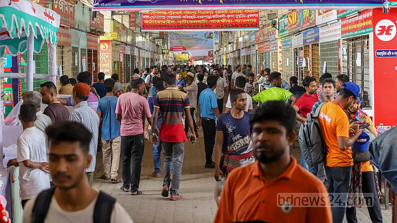 A photo of Gabtoli Bus Terminal ahead of Eid-ul-Fitr on Tuesday, Apr 18, 2023. Photo: Asif Mahmud Ove