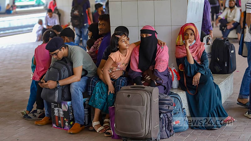 The Eid trips on trains began on Monday at Kamalapur Railway Station but scores of people show up on Tuesday, Apr 18, 2023 for trips.