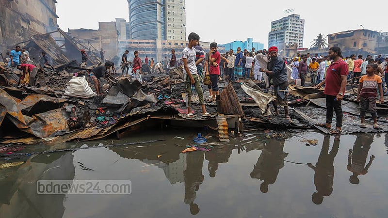 As soon as the fire at Bangabazar was extinguished, people began digging through the debris for iron and tin. Photo: Asif Mahmud Ove