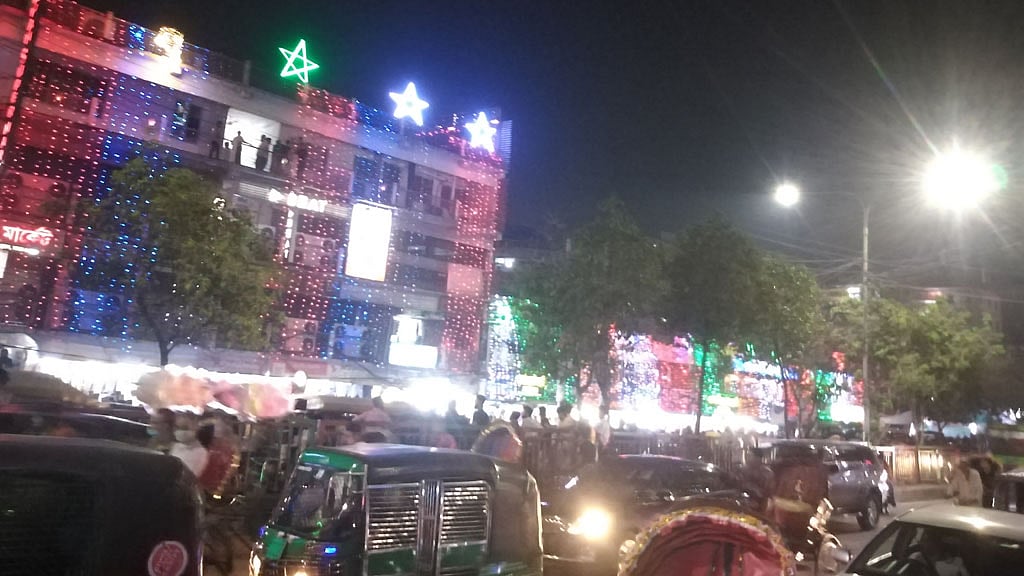 Fire scare at Noor Mansion in Dhaka amid marketplace risk alert