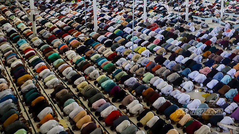 Baitul Mukarram National Mosque holds the first prayer congregation in the morning of Eid-ul-Fitr on Saturday, Apr 22, 2023. Photo: Mahmud Zaman Ovi