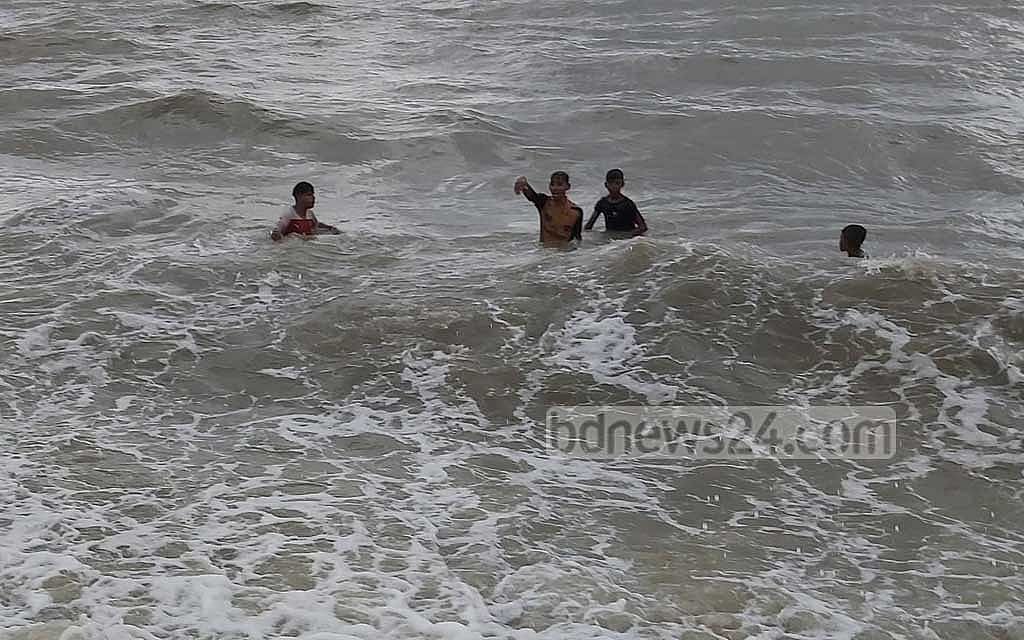 Tourist dies, another missing while taking bath in Cox's Bazar beach
