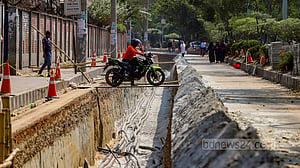 Road-digging in Hatirjheel
