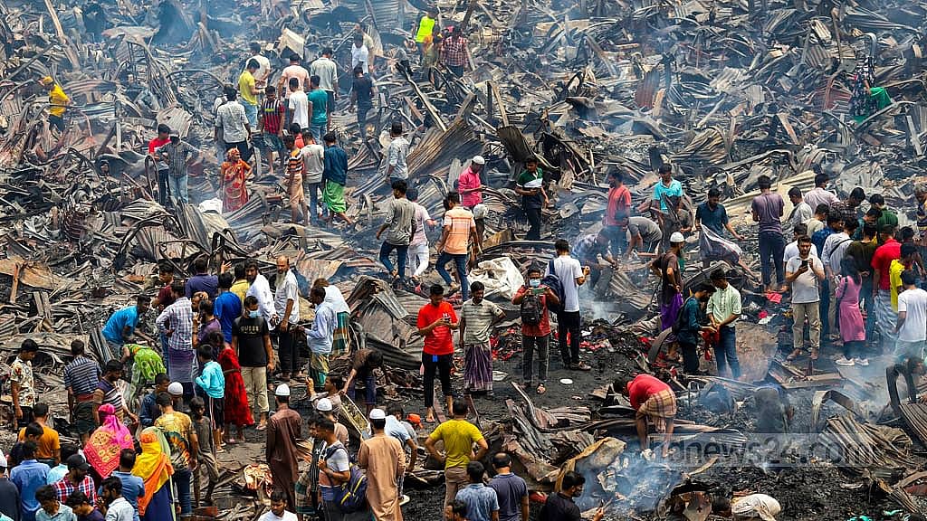 PM Hasina donates Tk 90 million to traders affected by Bangabazar fire