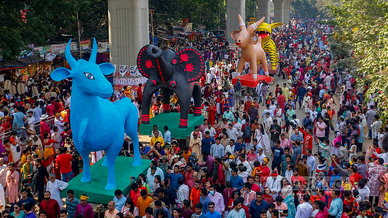 The Mangal Shobhajatra procession during Pahela Baishakh celebrations began at Dhaka University’s Faculty of Fine Arts. The participants marched to the Shahbagh intersection and returned to the same spot. Photo: Mahmud Zaman Ovi