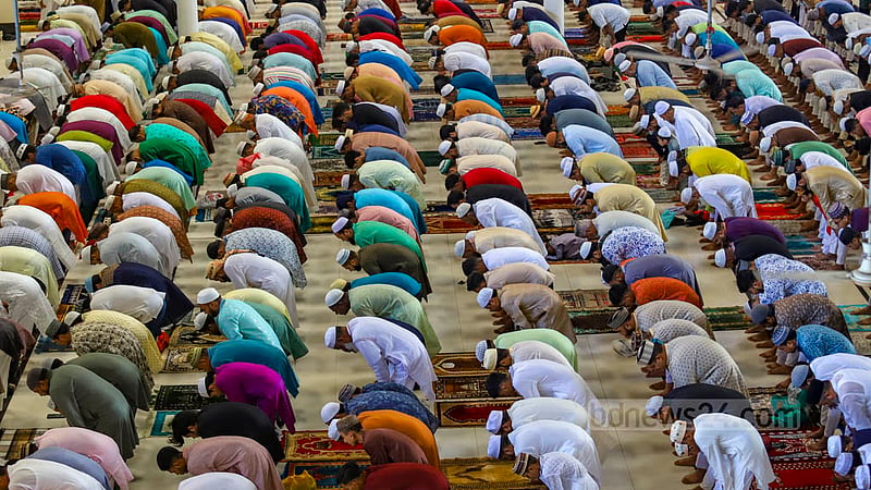Muslim devotees attend the first prayer congregation at the Baitul Mukarram National Mosque on the morning of Eid-ul-Fitr on Saturday, Apr 22, 2023. Photo: Mahmud Zaman Ovi