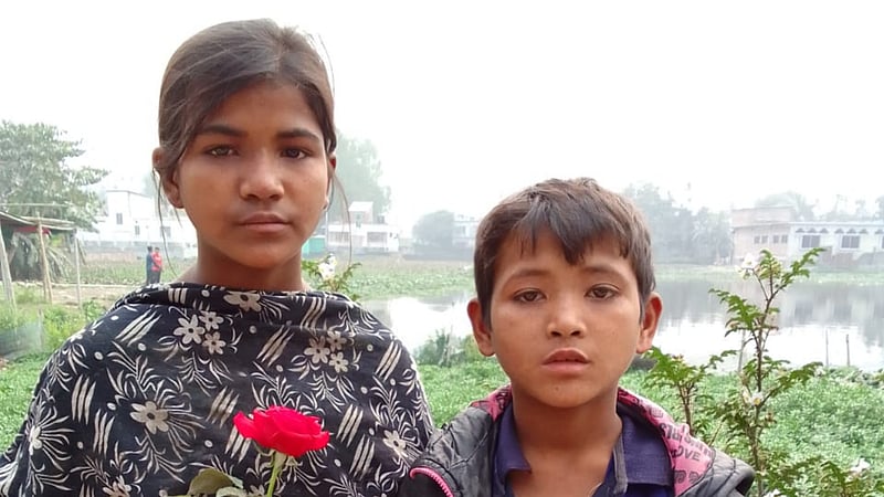 Aminul Tufan with his sister, who he helps sell flowers at Rangpur's Chikli.