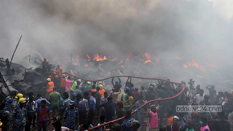 A devastating fire guts Dhaka’s Bangabazar, one of the largest clothing markets in Dhaka, on Tuesday, Apr 4, 2023. Photo: Asif Mahmud Ove
