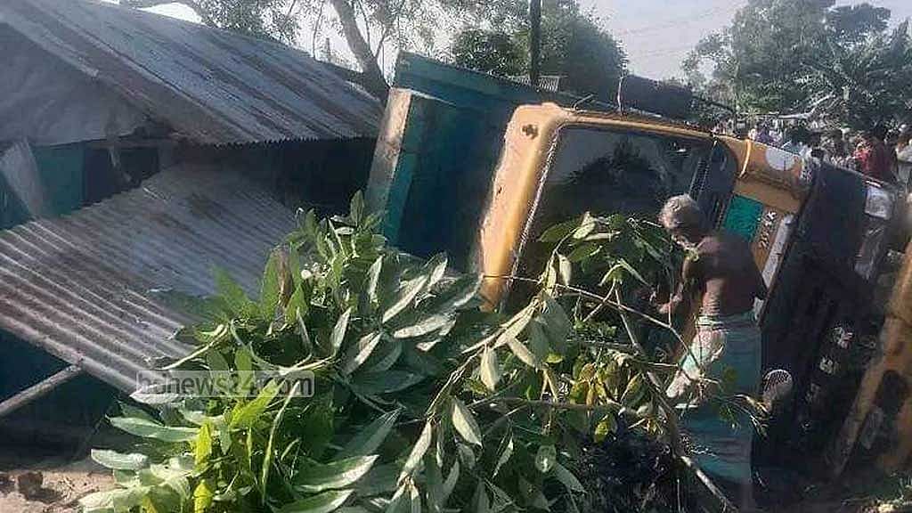 Woman, daughter die as covered van crashes into house in Tangail