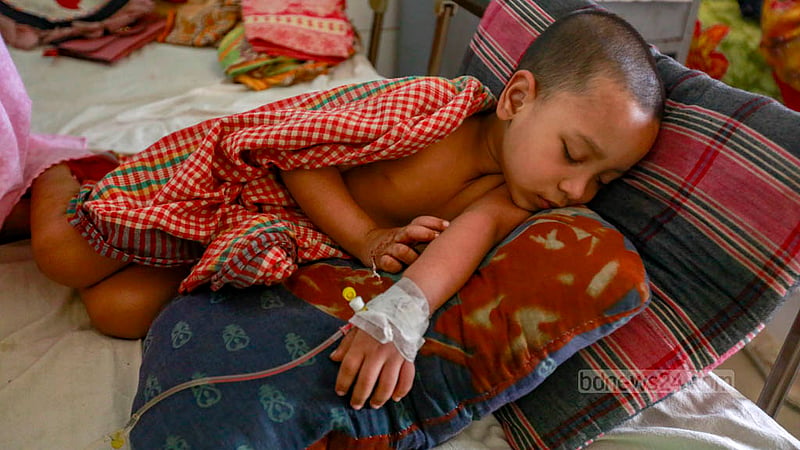 Children with dengue fever receive treatment at Mugda Medical College Hospital on Wednesday, May 31, 2023. Photo: Tawhiduzzaman Tapu