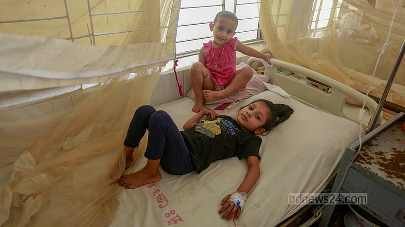 Five-year-old Samiha, identified with a single name, has been undergoing treatment at Mugda Medical College Hospital in Dhaka for three days on Wednesday, May 31, 2023. Photo: Tawhiduzzaman Tapu