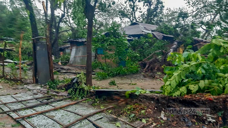 Houses and other structures sustain damage on the Shah Porir Dwip island located near the coast in Cox’s Bazar’s Teknaf on Sunday, May 14, 2023. Photo: Jashim Mahmud