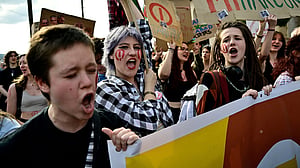 Hungarians protest against new teachers' law
