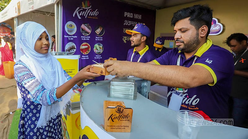 A visitor tastes Kulfi Malai of Kushtia at Mujib’s Bangladesh Food Festival in Banani Park, Dhaka. Photo: Asif Mahmud Ove