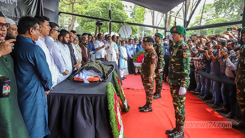 Last respects are paid to actor and MP Akbar Hossain Pathan Farooque on behalf of Prime Minister Sheikh Hasina  at the Central Shaheed Minar on Tuesday, May 16, 2023. Photo: Asif Mahmud Ove