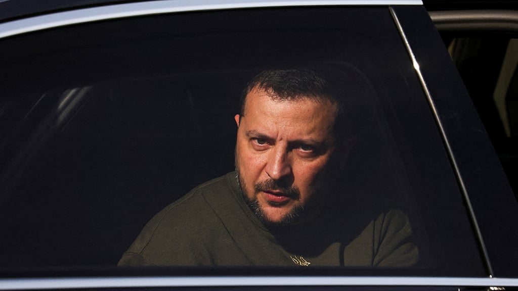 Ukraine's Zelensky travels to Rome to meet Pope Francis, Italian officials