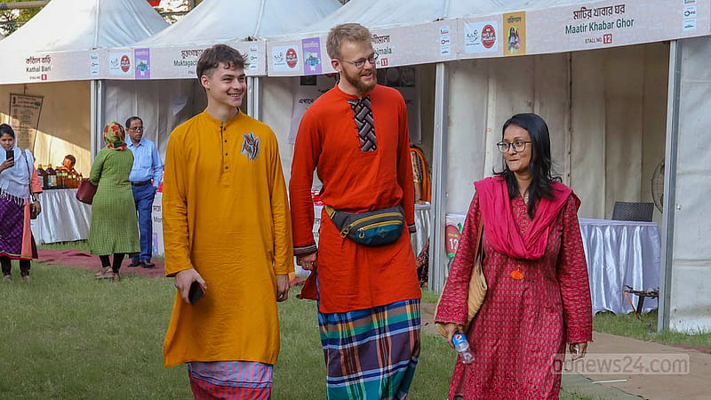 Foreign nationals wearing traditional Lungi and Panjabi visit Mujib’s Bangladesh Food Festival in Banani Park, Dhaka. Photo: Asif Mahmud Ove