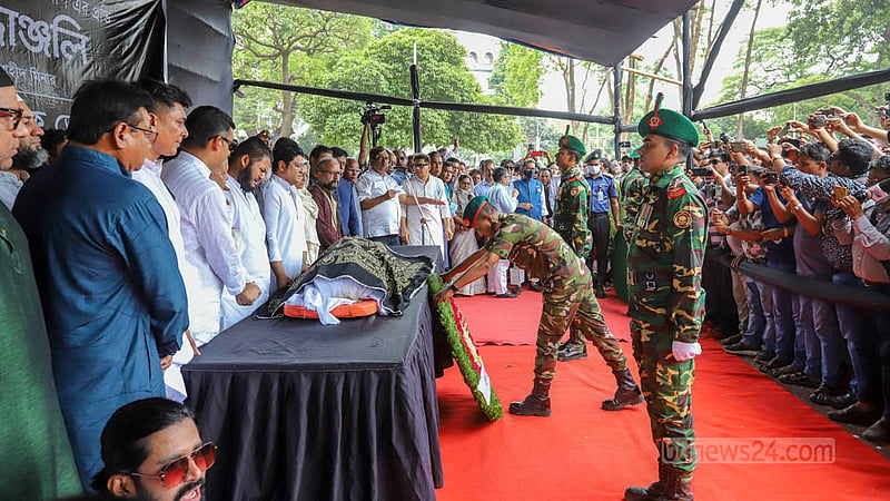 Last respects are paid to actor and MP Akbar Hossain Pathan Farooque on behalf of President Mohammed Shahabuddin at the Central Shaheed Minar on Tuesday, May 16, 2023. Photo: Asif Mahmud Ove