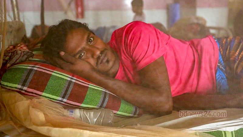 Emdad Hossain, a patient with dengue fever from Jatrabari, has been undergoing treatment at Dhaka’s Mugda Medical College Hospital on Wednesday, May 31, 2023. Photo: Tawhiduzzaman Tapu