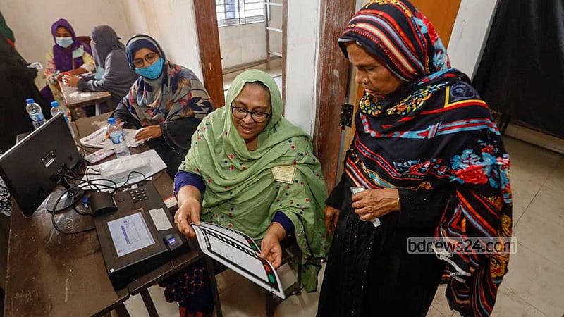 Election officials showcase the process of using EVMs to voters at the Madrasatul Islam Tongi and Shamsunnahar Mohila Madrasa centre in Gazipur.