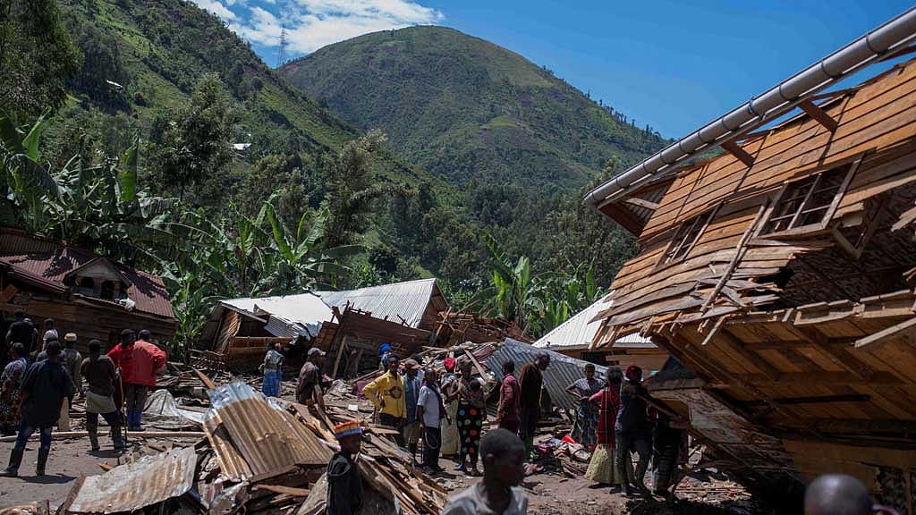 Congo flood victims buried en masse as death toll rises above 400