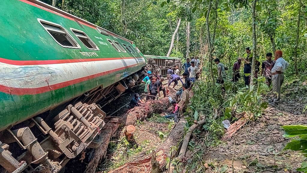 Train engine, coaches recovered in Moulvibazar 15 hours after derailment