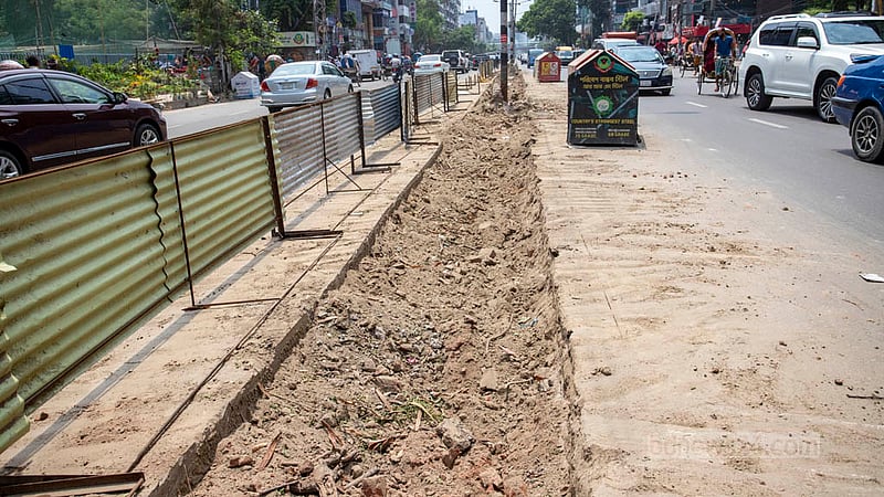 Dhaka South City Corporation is constructing a new median along Saat Masjid Road. Photo: Asif Mahmud Ove
