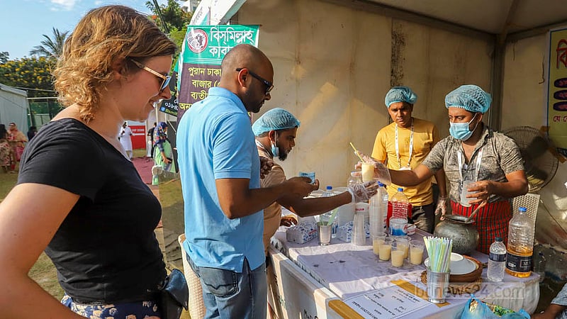Foreign nationals taste the Lassi of Beauty Lassi and Faluda at Mujib’s Bangladesh Food Festival in Banani Park, Dhaka on Thursday, May 4, 2023. Photo: Asif Mahmud Ove
