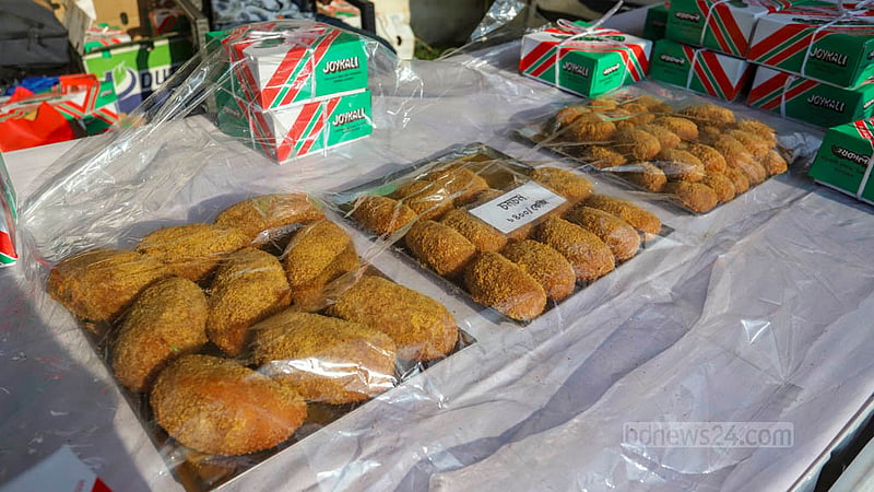 The famous Chamcham from Joykali Mishtanno Bhandar of Tangail is available in different sizes at Mujib’s Bangladesh Food Festival in Banani Park, Dhaka. Photo: Asif Mahmud Ove