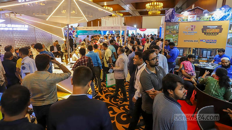 Visitors crowd the 18th Dhaka Travel Mart at Pan Pacific Sonargaon hotel on Thursday, May 18, 2023. Photo: Asif Mahmud Ove