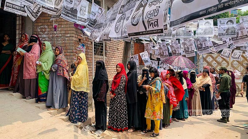 Female voters line up at the Mother Holmes Pre-Cadet and High School centre in Tongi during the Gazipur City Corporation election on Thursday, May 25, 2023. Photo: Tawhiduzzaman Tapu