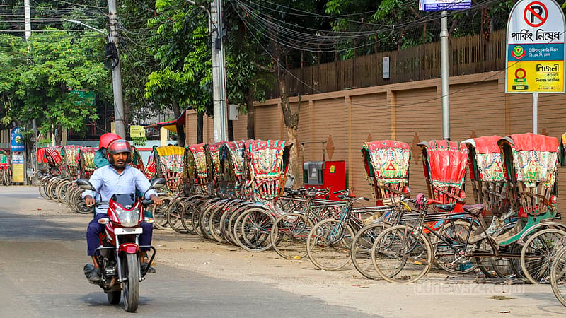 Rickshaw-vans are kept on a street despite a ‘No Parking’ sign in Dhaka’s Tejgaon industrial area. Photo: Asif Mahmud Ove