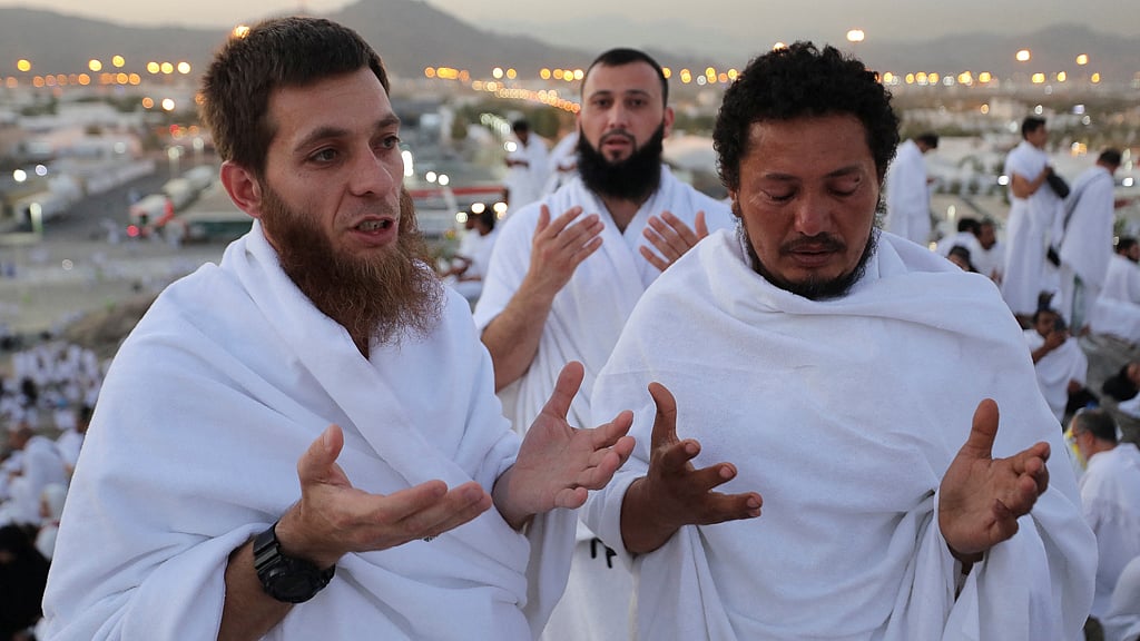 Defying high prices, Muslim pilgrims head to Makkah for Hajj