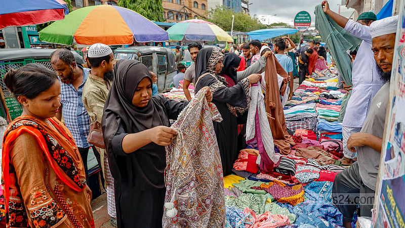Crowds at Dhaka’s New Market are thinner than expected before Eid-ul-Azha.  Photo: Mahmud Zaman Ovi