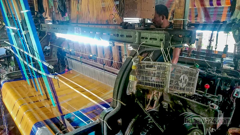 Machines at work in Tangail’s Tantpalli.