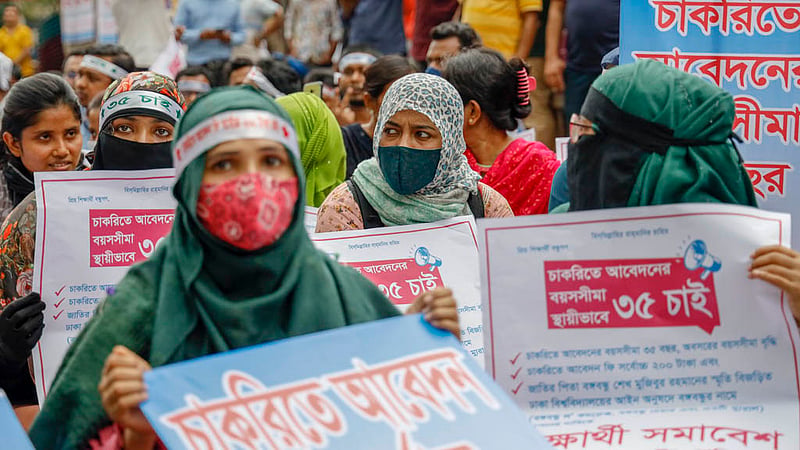A group of jobseekers hold a rally in front of the National Museum in Dhaka’s Shahbagh on Saturday, Jun 10, 2023. Photo: Mahmud Zaman Ovi