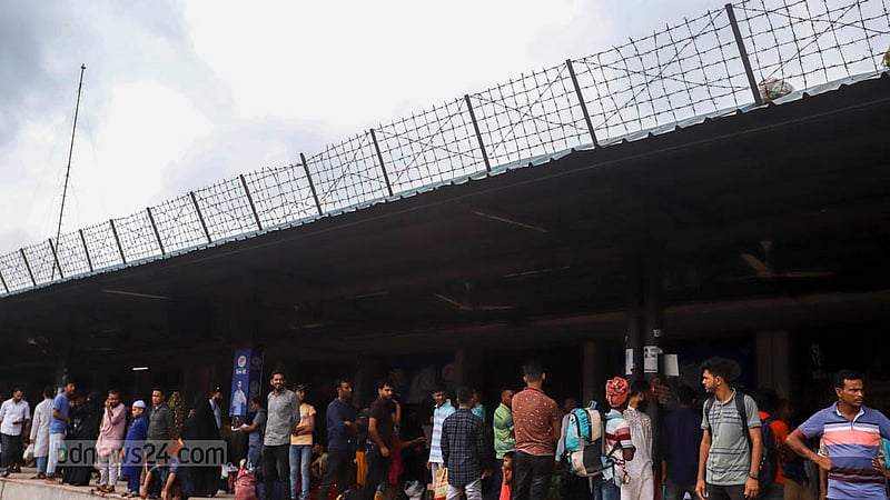 The authorities have set up a barbed wire fence on the shed of Airport Railway Station to stop passengers from illegally travelling on the rooftop of train coaches. Photo: Asif Mahmud Ove