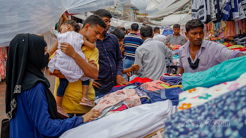 Children accompanied by their parents visit Dhaka’s New Market for Eid shopping on Tuesday, Jun 27, 2023.  Photo: Mahmud Zaman Ovi