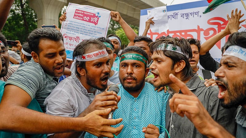 Jobseekers shout slogans during a rally in front of the National Museum in Dhaka’s Shahbagh on Saturday, Jun 10, 2023. Photo: Mahmud Zaman Ovi