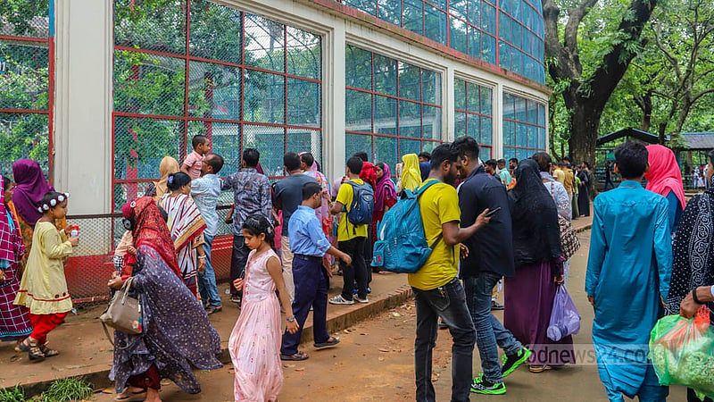 People of different ages visit the Mirpur National Zoo on Friday, Jun 30, 2023, the day after Eid-ul-Azha. Photo: Asif Mahmud Ove