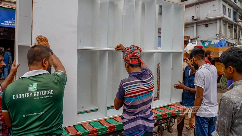 Gulshan Shopping Centre shop owners and their associates are moving products from the building that houses the shopping mall on Sunday, Jul 16, 2023, as authorities will soon demolish the ‘risky’ building. Photo: Mahmud Zaman Ovi